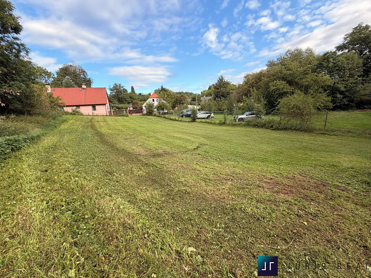 Prodej stavebního pozemku 1200 m²